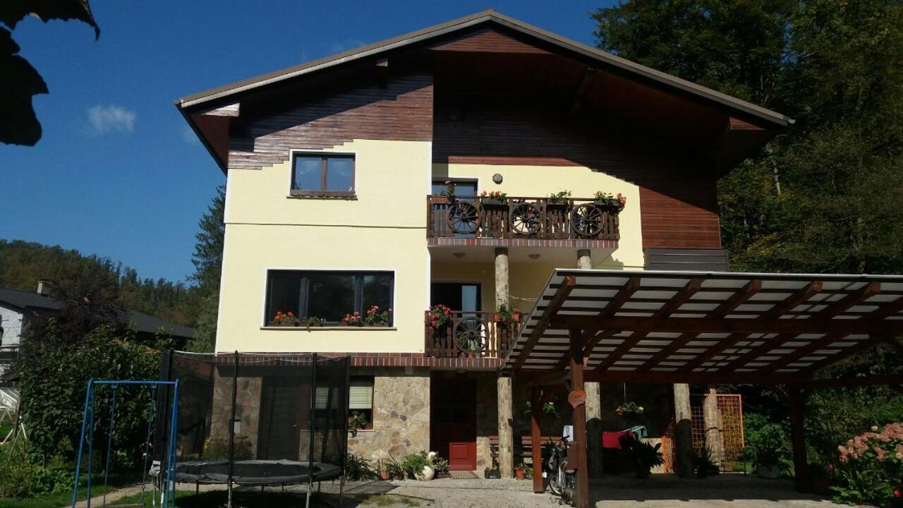 Appartment Bezenica Dobrova Exteriör bild