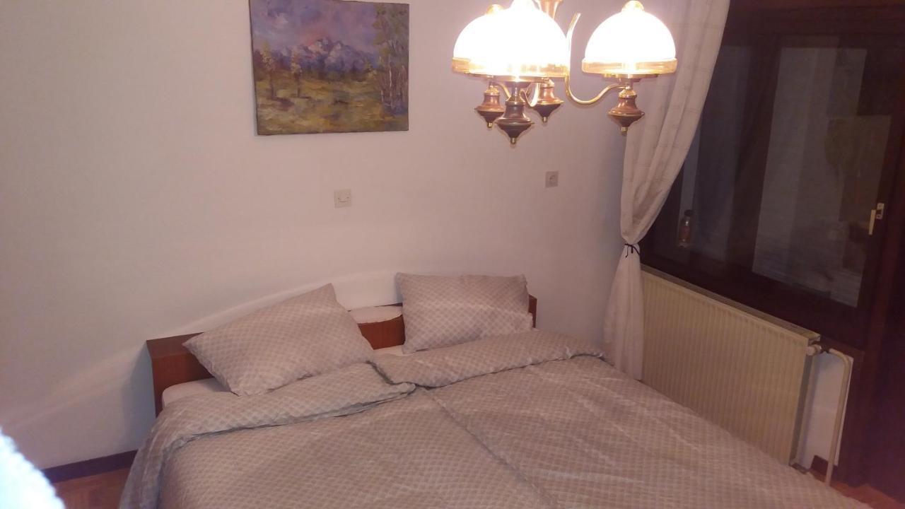 Appartment Bezenica Dobrova Exteriör bild